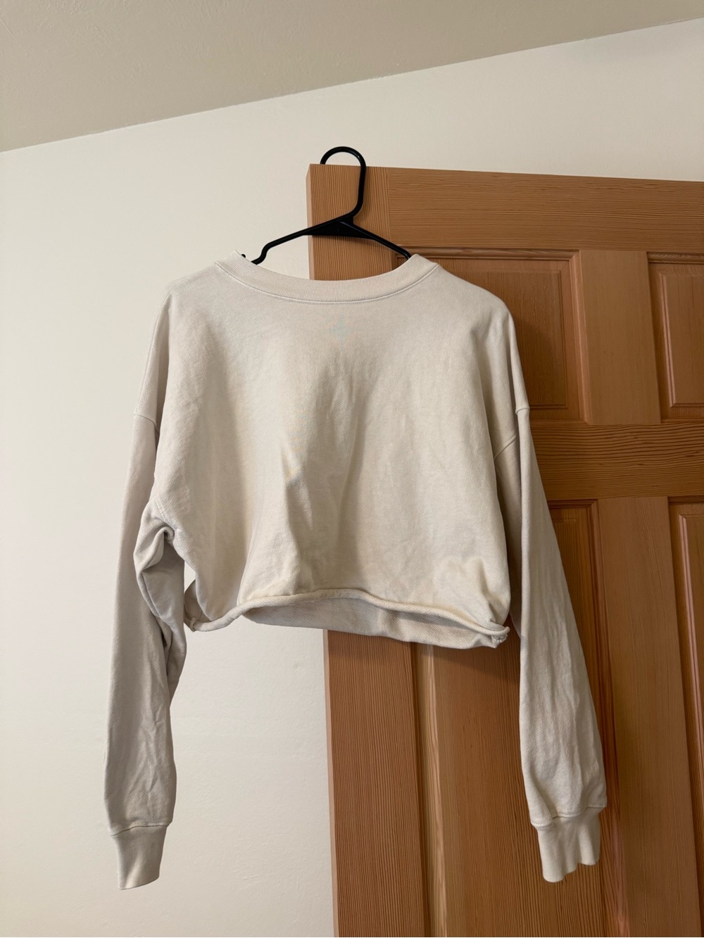 TALENTLESS Women's Cropped Crewneck Sweatshirt - Off-White